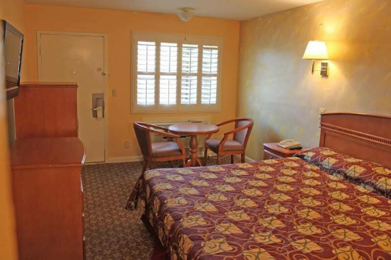 Orange Tustin Inn In Orange Extérieur photo
